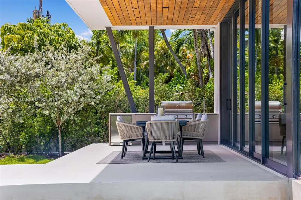 4940 Cherokee Ave Miami Beach, FL 33140