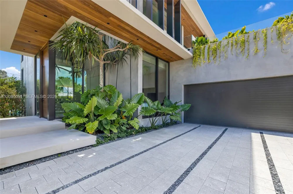 4940 Cherokee Ave Miami Beach, FL 33140