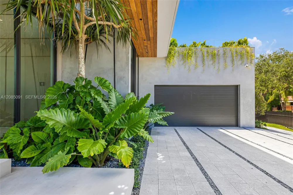 4940 Cherokee Ave Miami Beach, FL 33140
