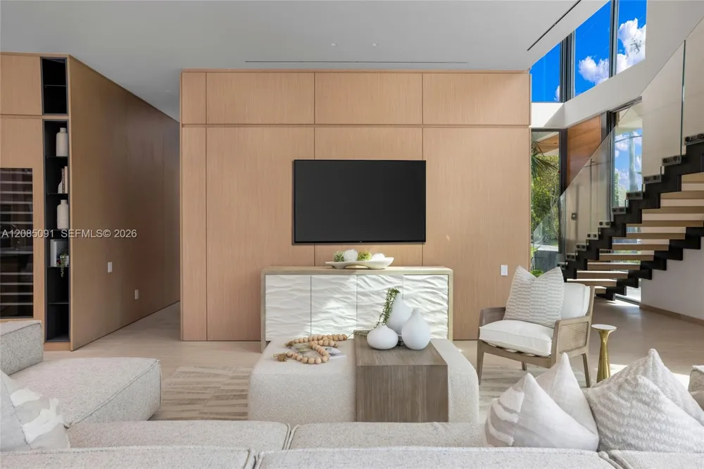 4940 Cherokee Ave Miami Beach, FL 33140