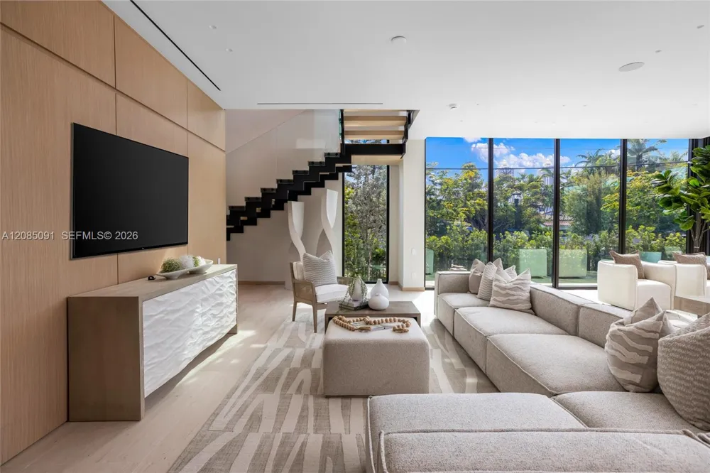 4940 Cherokee Ave Miami Beach, FL 33140