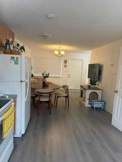 42 W 7th St #202
