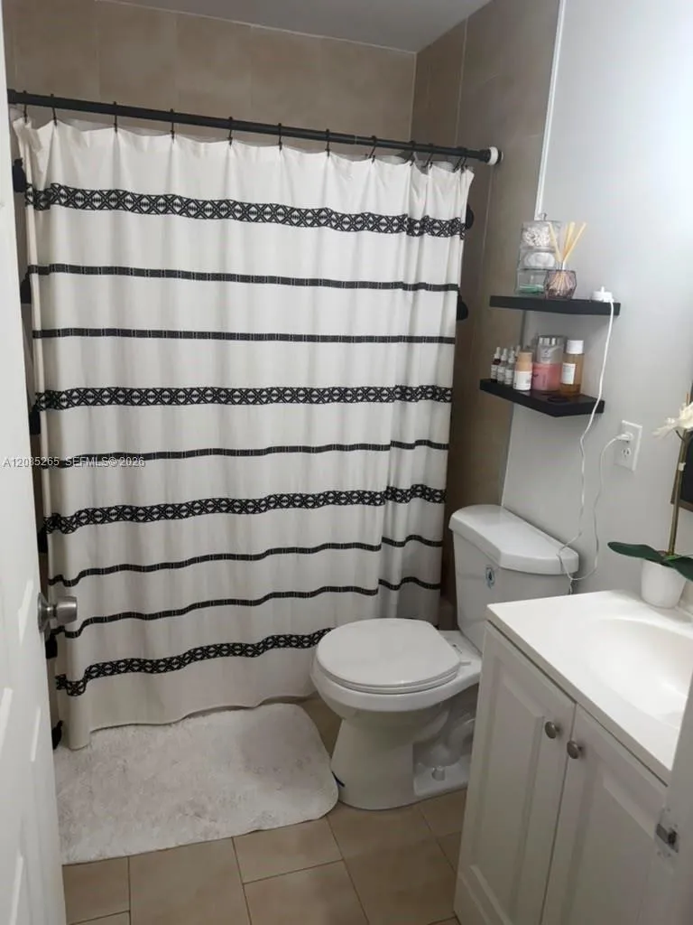 42 W 7th St #202 Hialeah, FL 33010