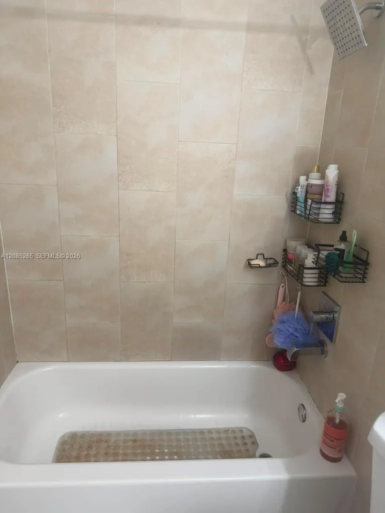 42 W 7th St #202 Hialeah, FL 33010