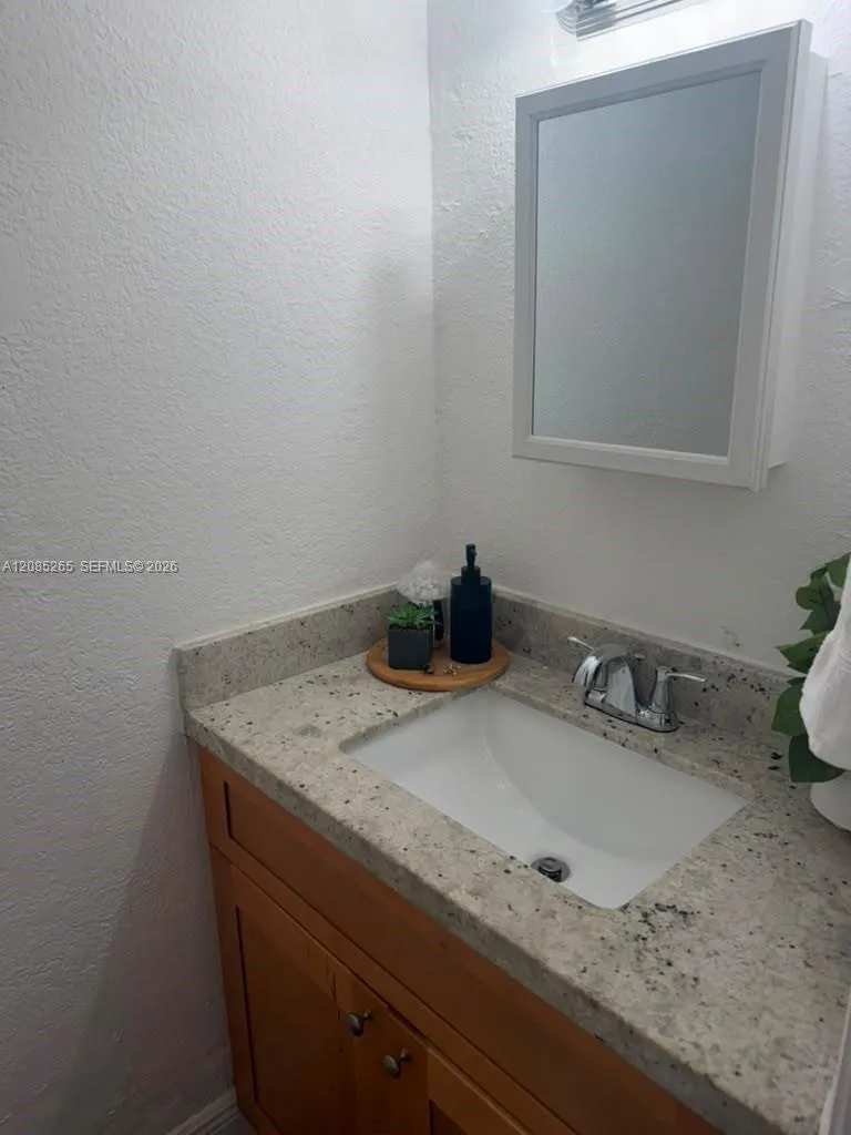 42 W 7th St #202 Hialeah, FL 33010