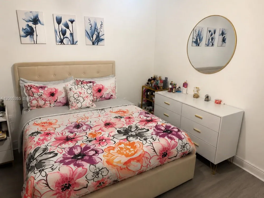 42 W 7th St #202 Hialeah, FL 33010