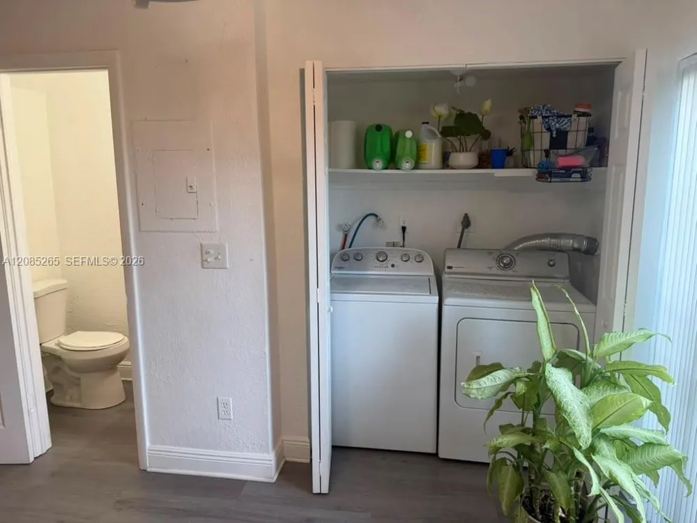 42 W 7th St #202 Hialeah, FL 33010