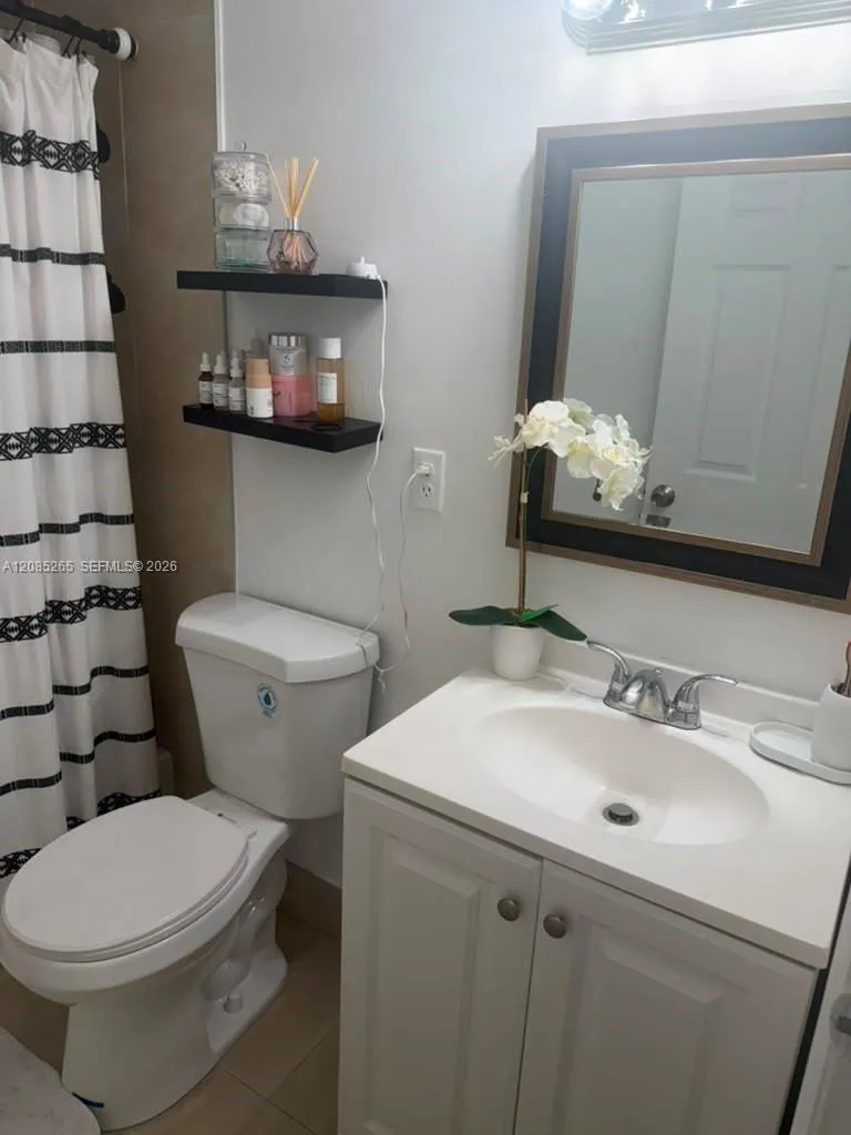 42 W 7th St #202 Hialeah, FL 33010