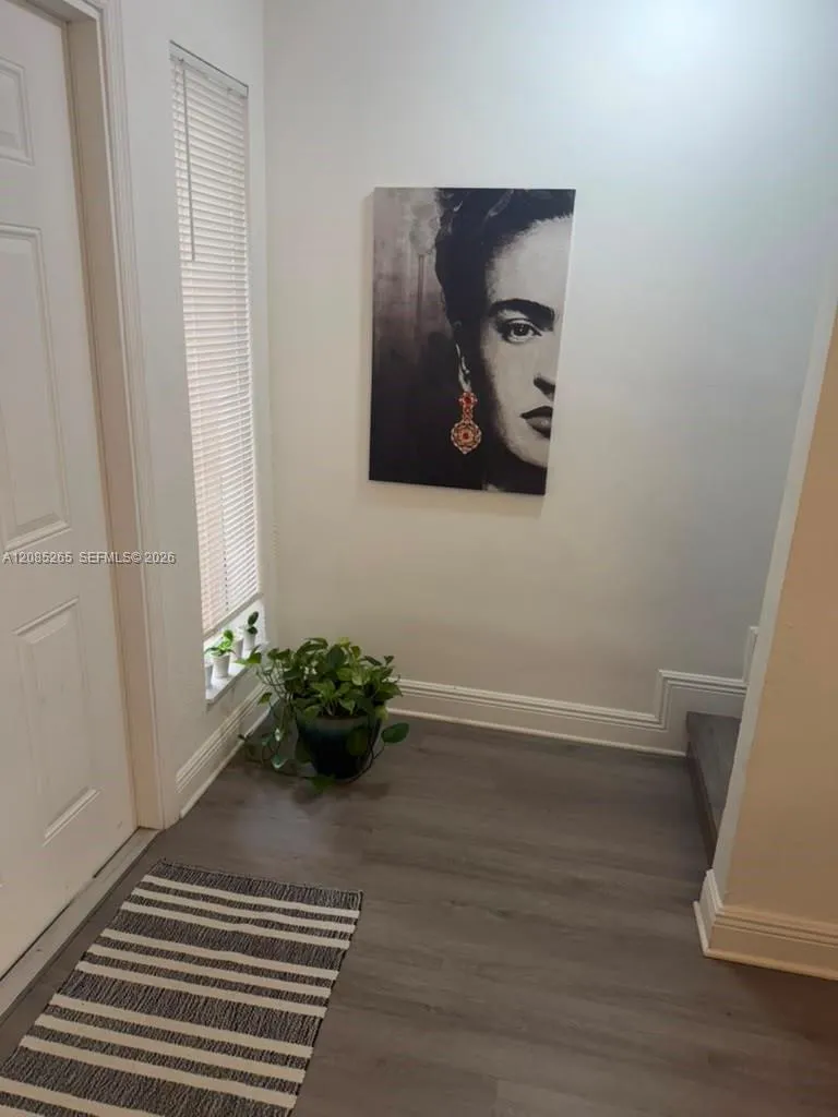 42 W 7th St #202 Hialeah, FL 33010