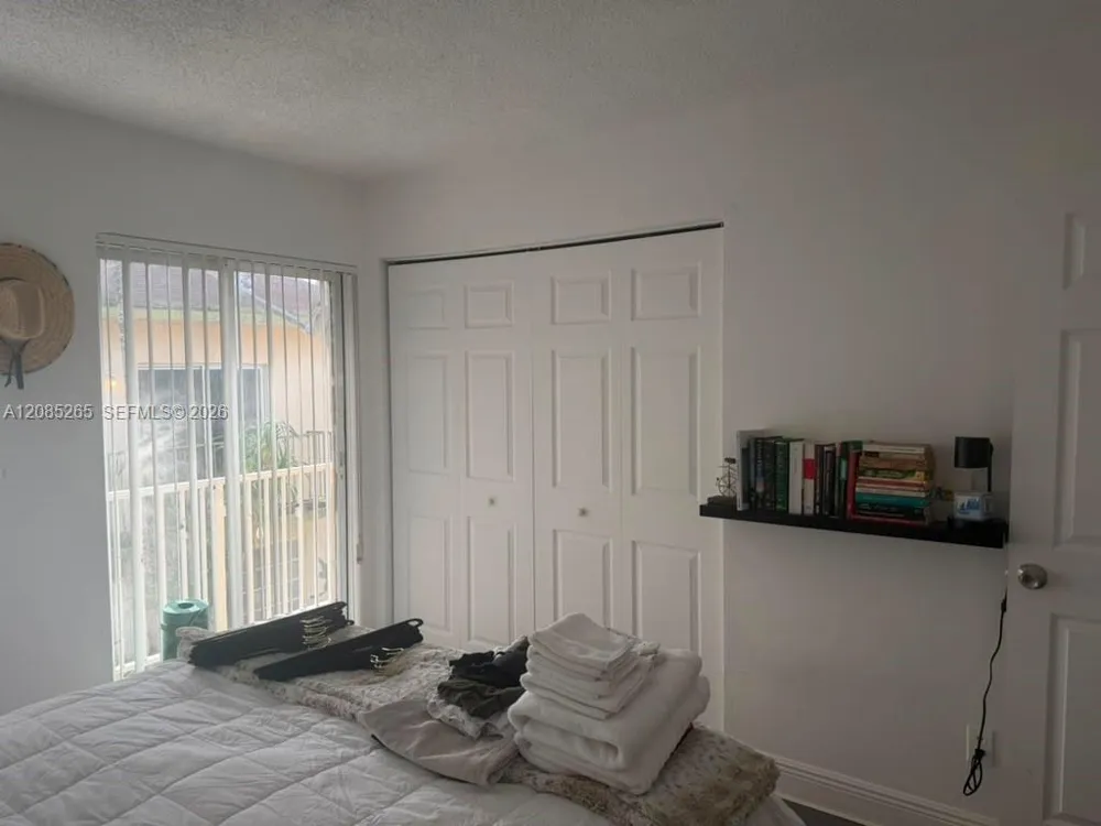42 W 7th St #202 Hialeah, FL 33010
