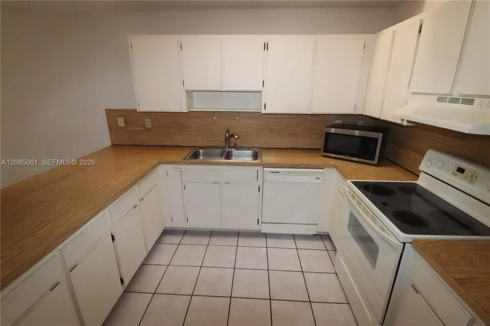 2428 SW 109th Ct Miami, FL 33165