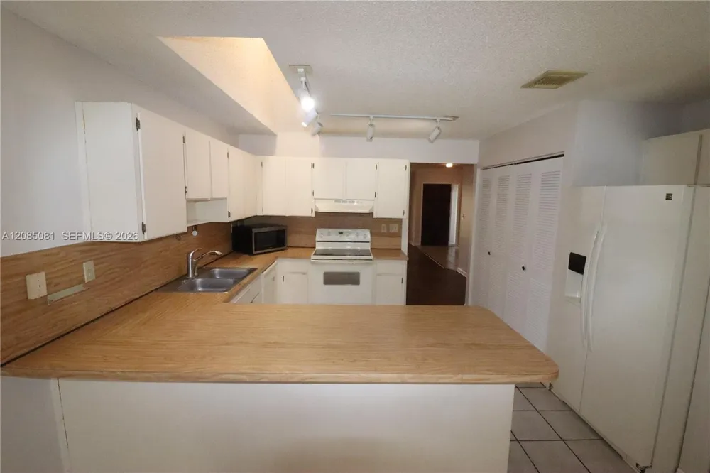 2428 SW 109th Ct Miami, FL 33165