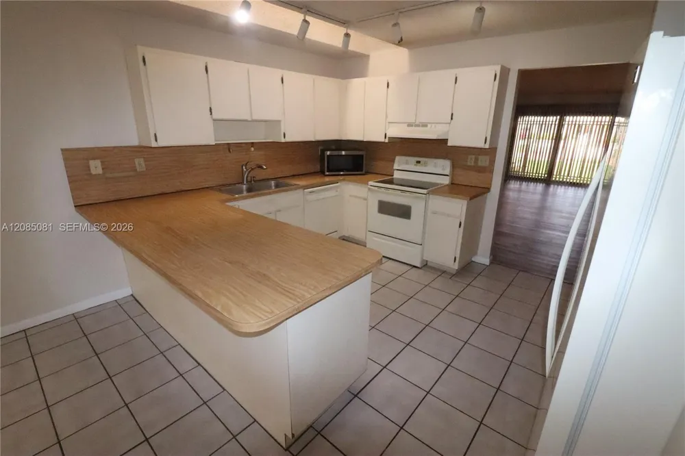 2428 SW 109th Ct Miami, FL 33165