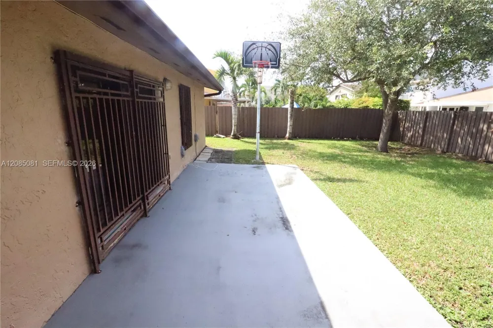 2428 SW 109th Ct Miami, FL 33165