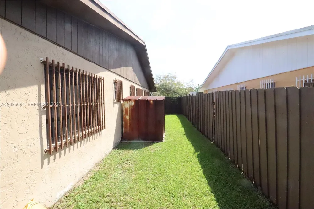 2428 SW 109th Ct Miami, FL 33165