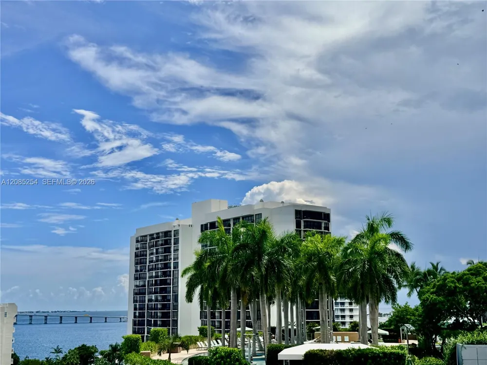 185 SE 14th Ter #904 Miami, FL 33131