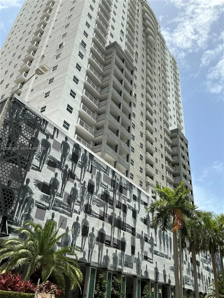 185 SE 14th Ter #904 Miami, FL 33131