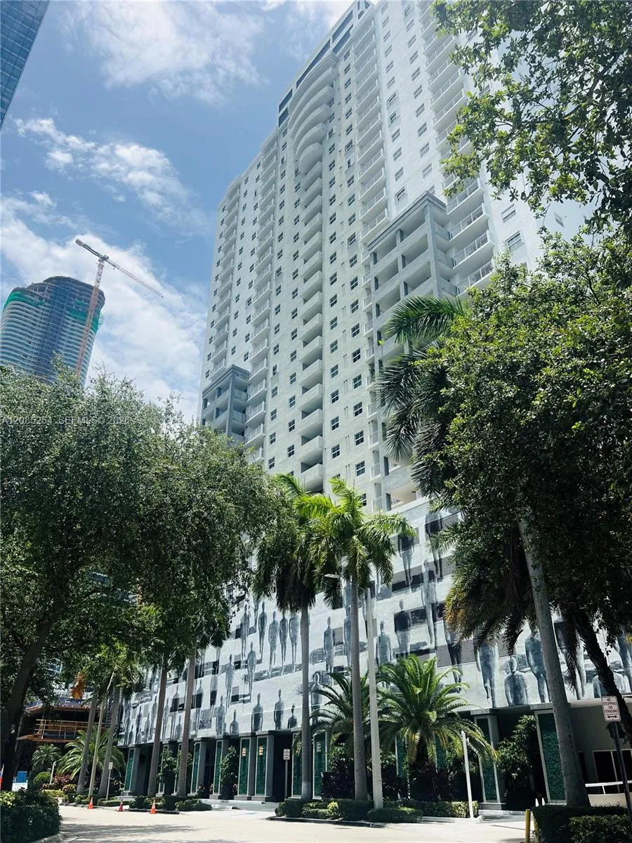185 SE 14th Ter #904 Miami, FL 33131