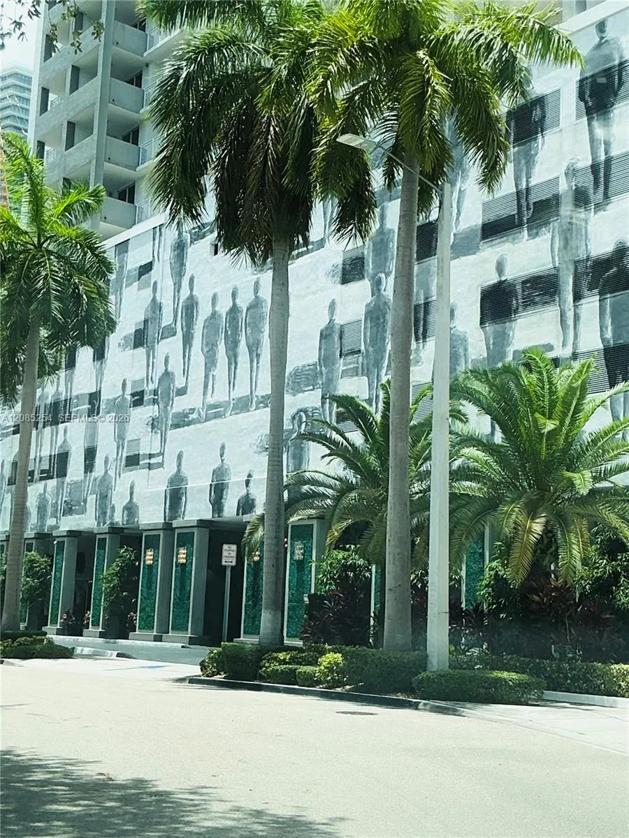185 SE 14th Ter #904 Miami, FL 33131