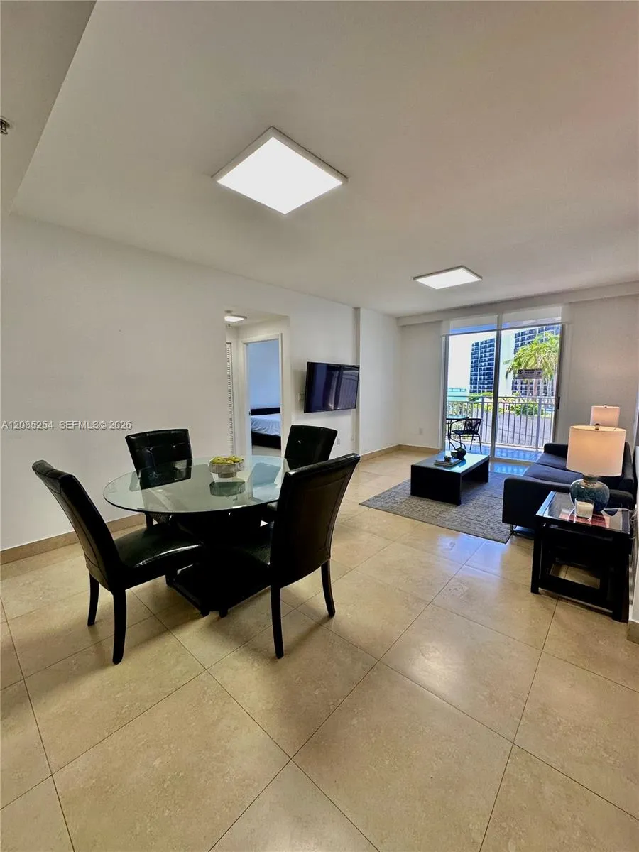 185 SE 14th Ter #904 Miami, FL 33131