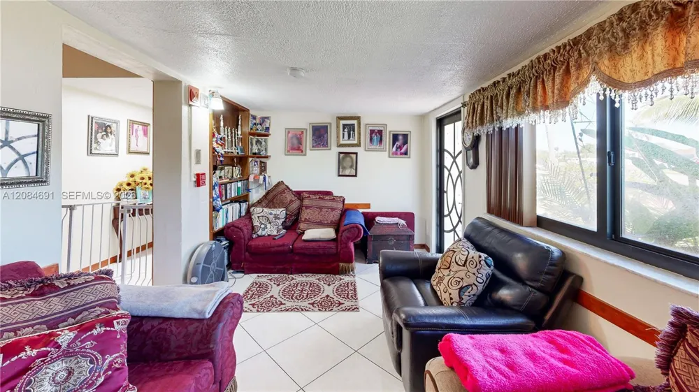 10900 SW 177th Ter Miami, FL 33157