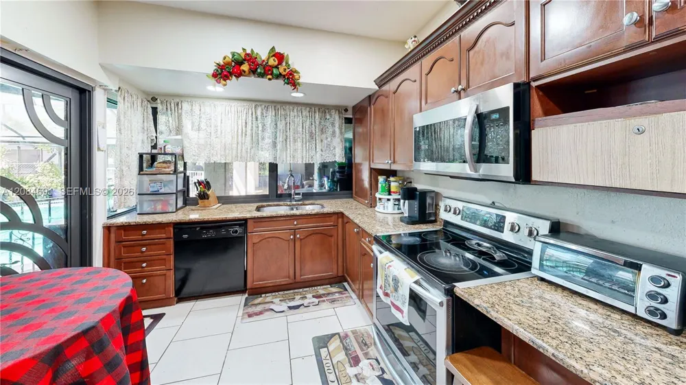 10900 SW 177th Ter Miami, FL 33157