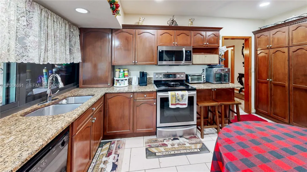 10900 SW 177th Ter Miami, FL 33157