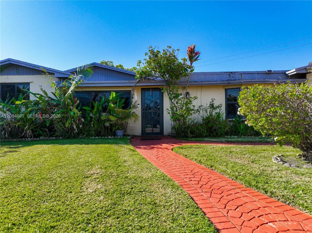 10900 SW 177th Ter Miami, FL 33157