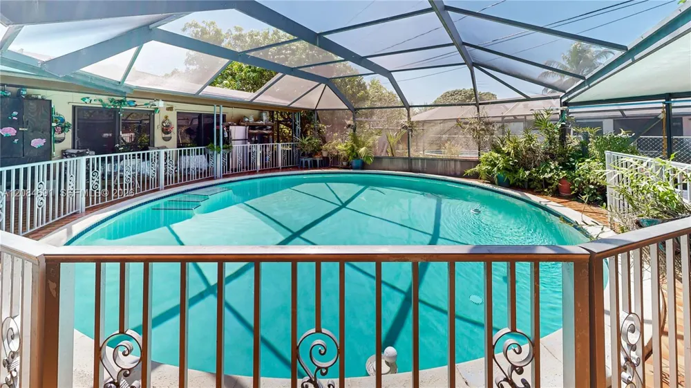 10900 SW 177th Ter Miami, FL 33157
