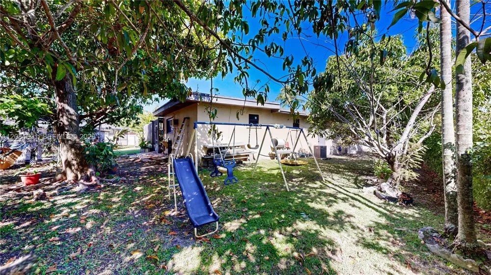 10900 SW 177th Ter Miami, FL 33157