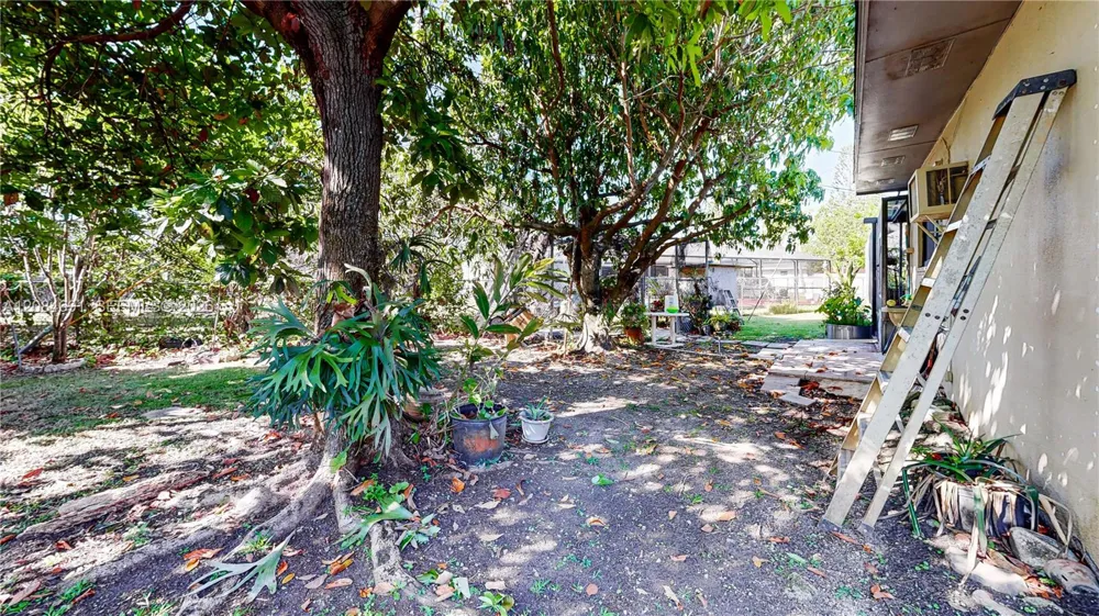 10900 SW 177th Ter Miami, FL 33157