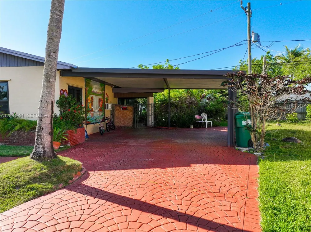 10900 SW 177th Ter Miami, FL 33157