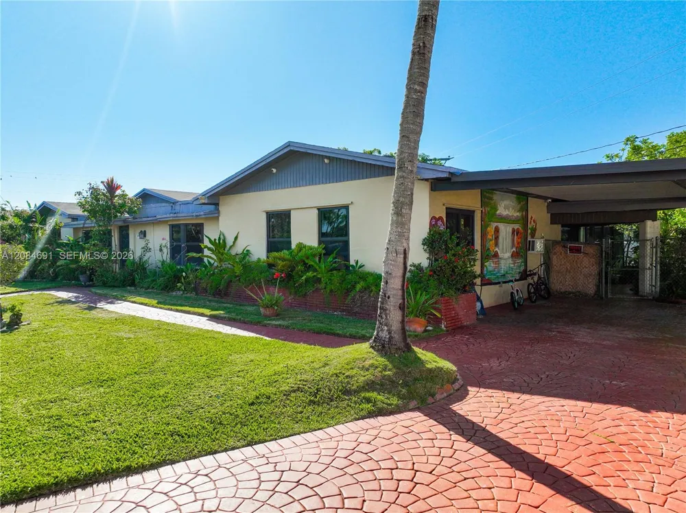 10900 SW 177th Ter Miami, FL 33157
