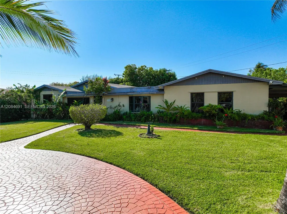 10900 SW 177th Ter Miami, FL 33157