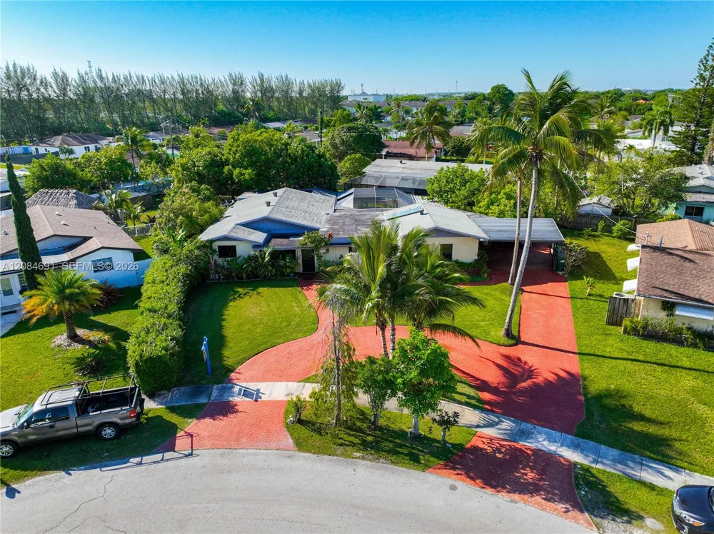10900 SW 177th Ter Miami, FL 33157