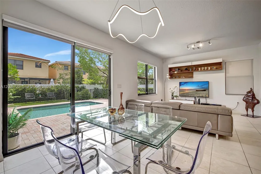 657 NE 191st St Miami, FL 33179