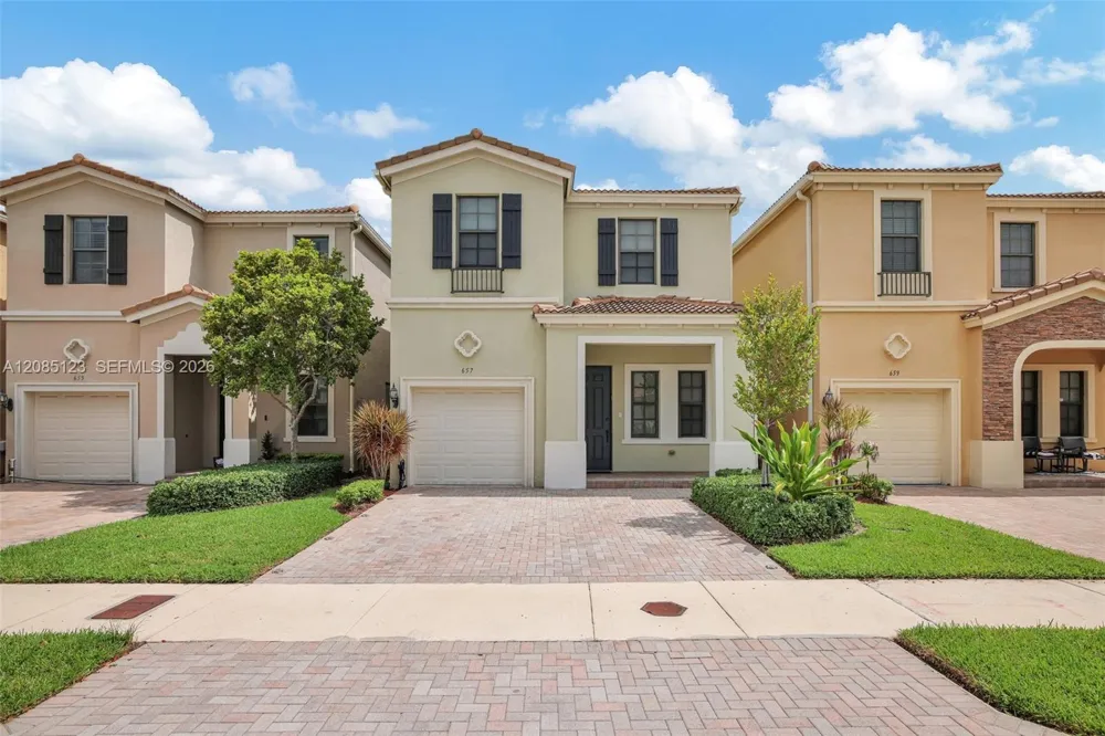 657 NE 191st St Miami, FL 33179