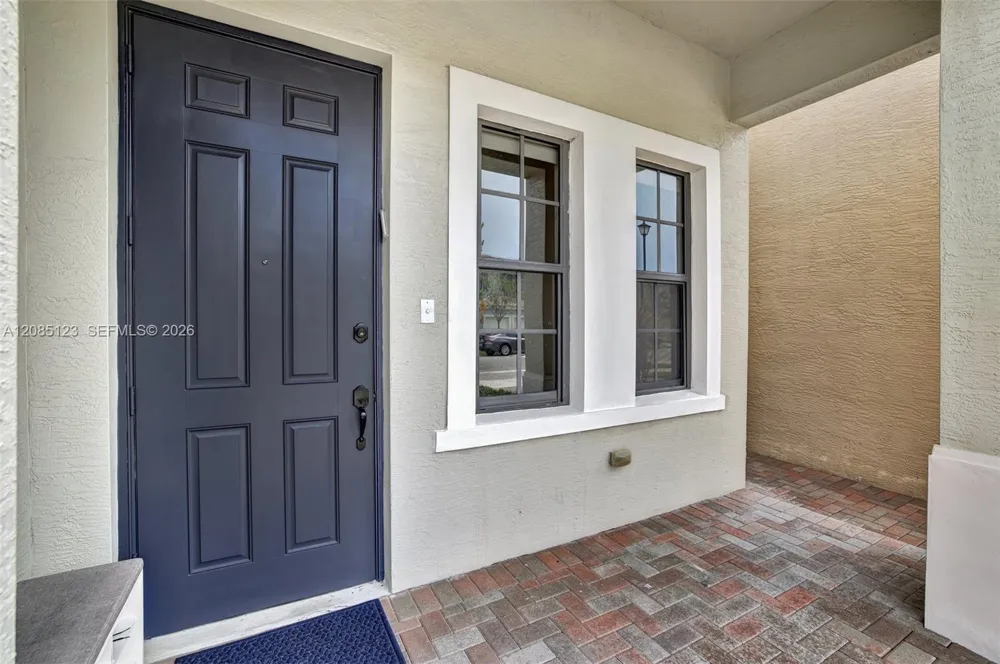 657 NE 191st St Miami, FL 33179
