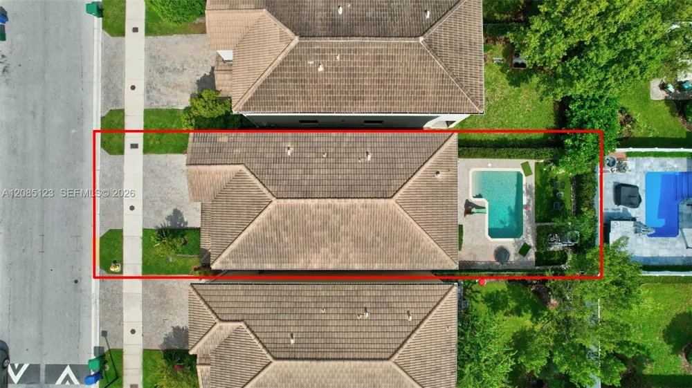 657 NE 191st St Miami, FL 33179
