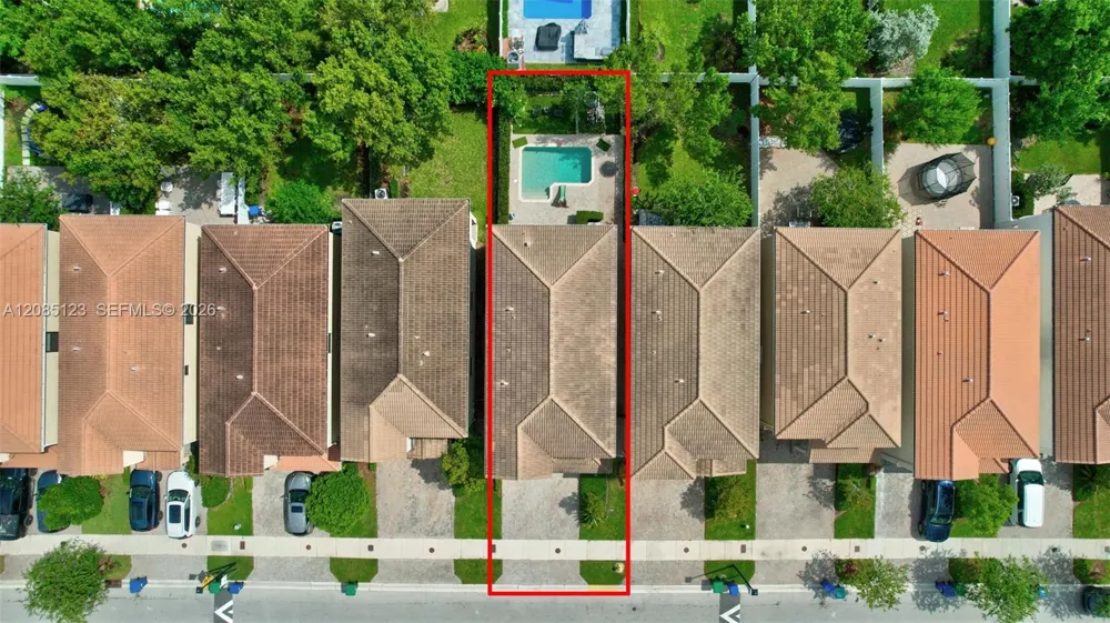 657 NE 191st St Miami, FL 33179