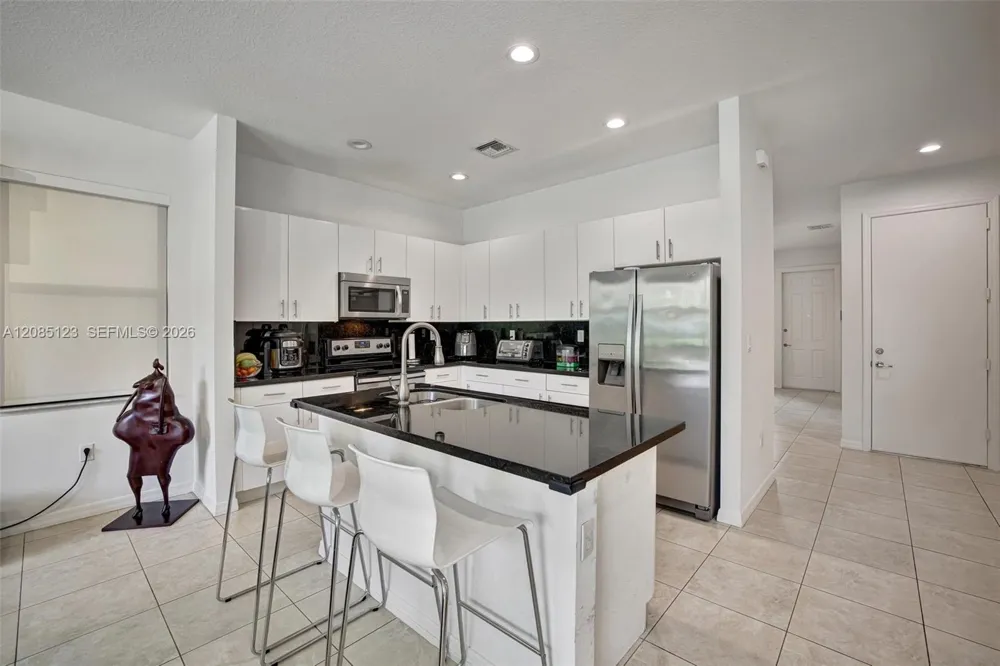 657 NE 191st St Miami, FL 33179