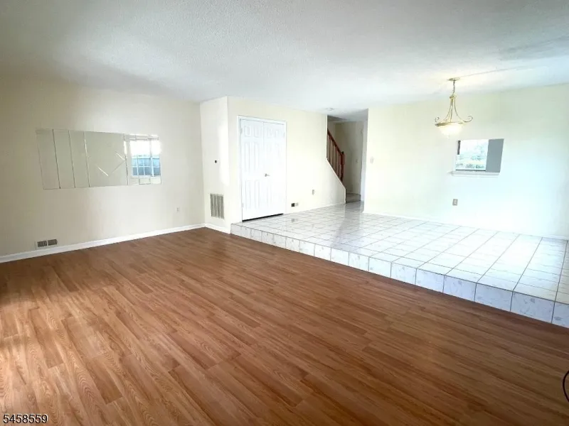 45 Townsend Ct Franklin, NJ 08823