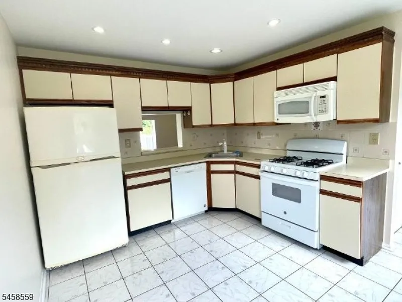 45 Townsend Ct Franklin, NJ 08823