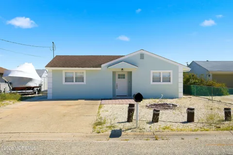 216 Montclair Road S