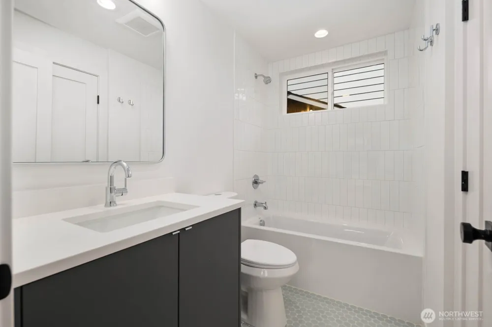 3934 S Angeline Street Seattle, WA 98118