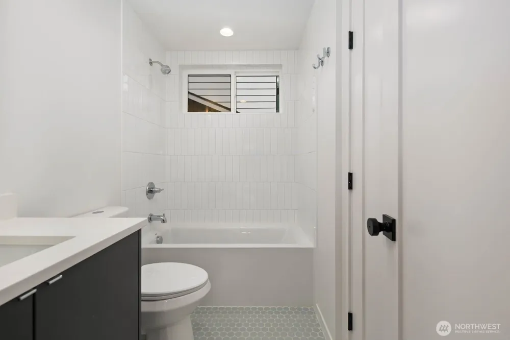 3934 S Angeline Street Seattle, WA 98118