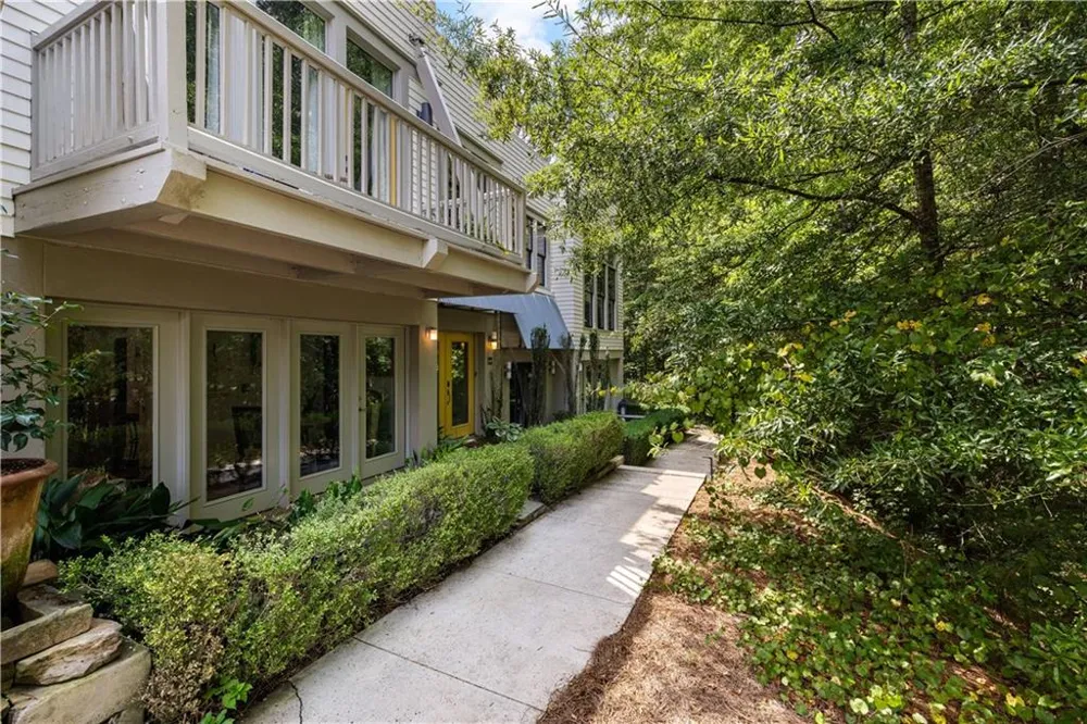 9121 Selborne Lane Chattahoochee Hills, GA 30268