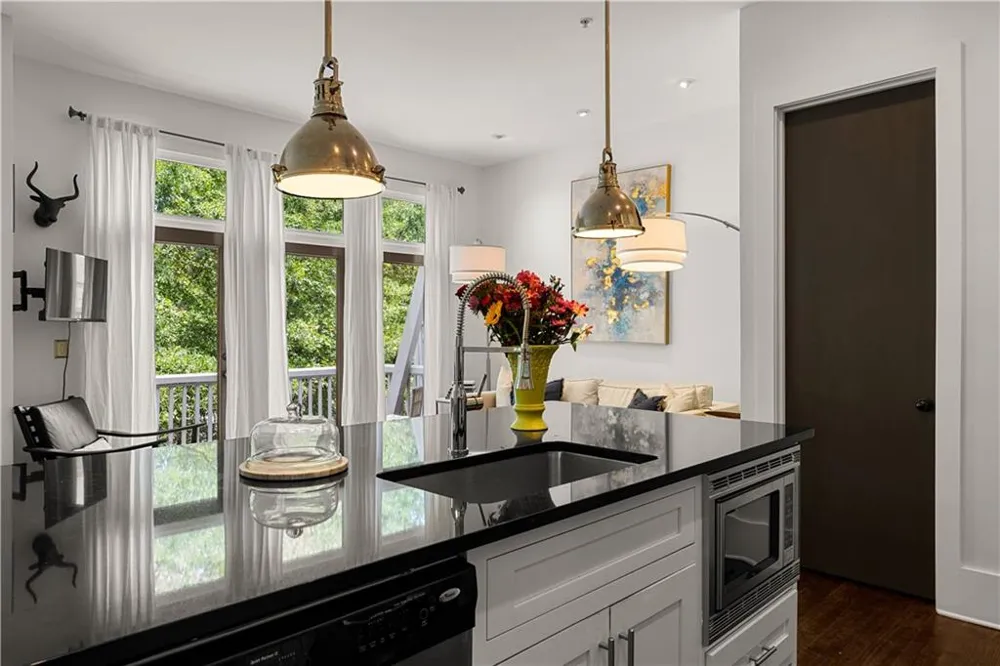 9121 Selborne Lane Chattahoochee Hills, GA 30268