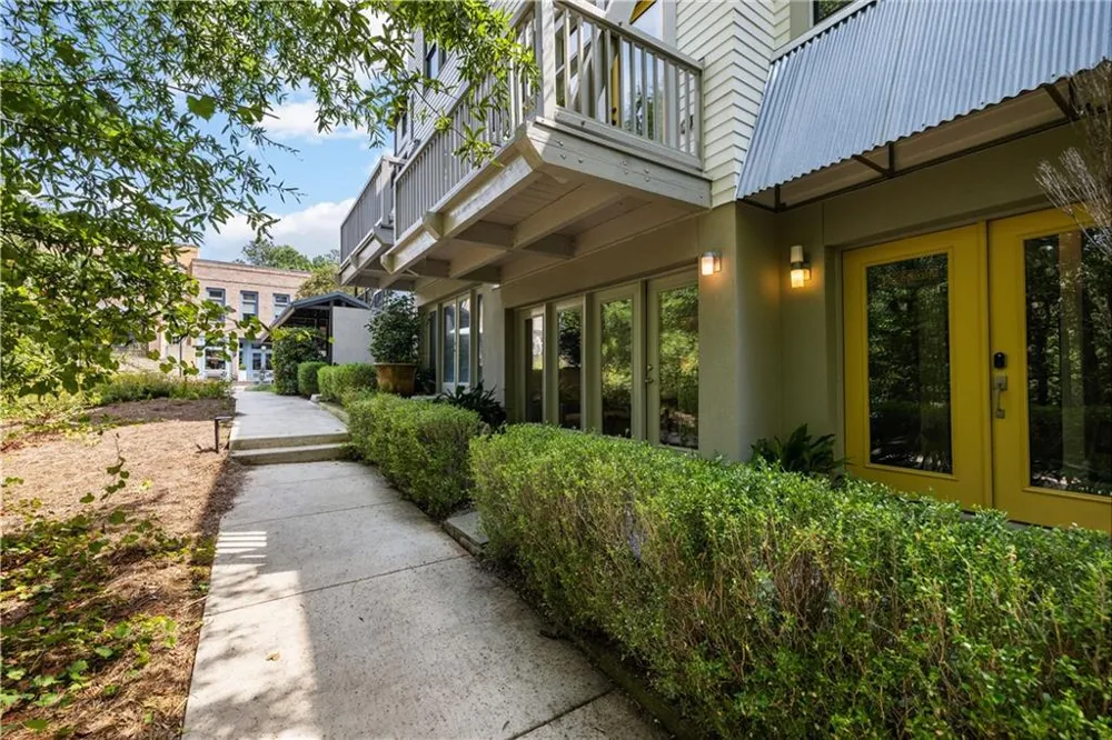 9121 Selborne Lane Chattahoochee Hills, GA 30268