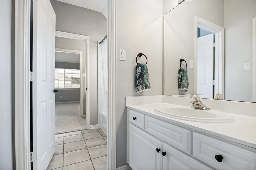 2521 Sir Tristram Lane Lewisville, TX 75056